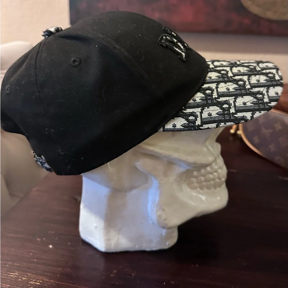 Dior Black and White logo embroidered baseball  Cap - Picture 3 of 5